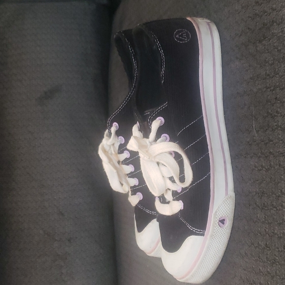 Airwalk black corduroy with lavender lace eyeholes and accents size 8.5 - Picture 6 of 12